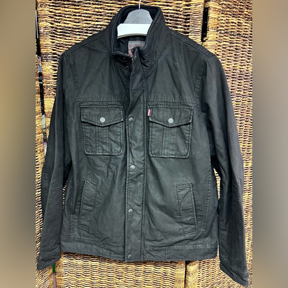 Levi's Black Jacket for Men- Estimated size: Medium, Pit to pit: 22-1/2 inches